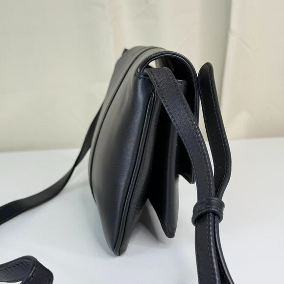 Gucci GG Logo Black Leather Crossbody Bag with Gold Hardware - Picture 4 of 9